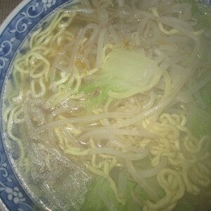 野菜たっぷり！とんこつラーメン